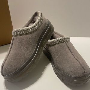 🏕️ 🔥 UGG Tasman Campfire clear bottom. New in Box & same day shipping. 🏕️ 🔥